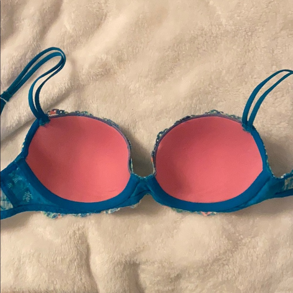 Pink vs bra - Picture 2 of 3